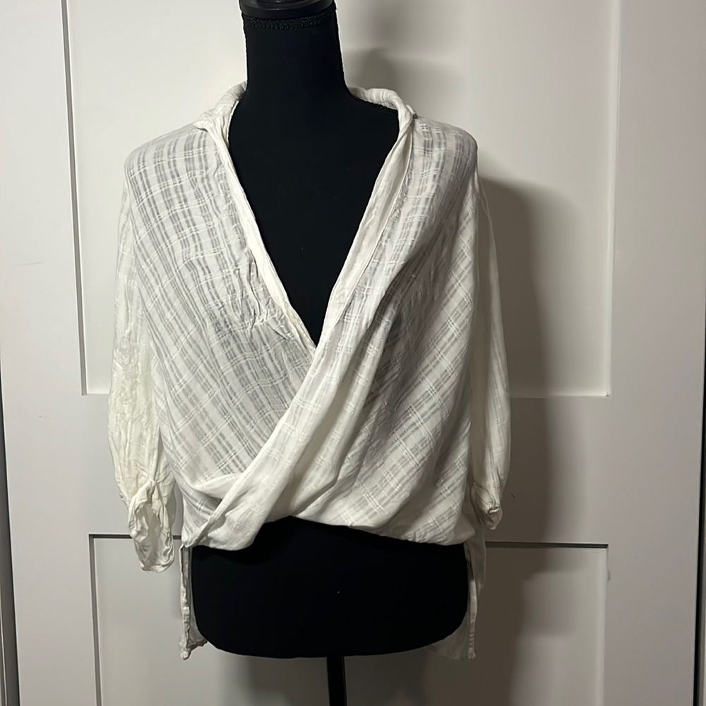 White flowy blouse women’s XS